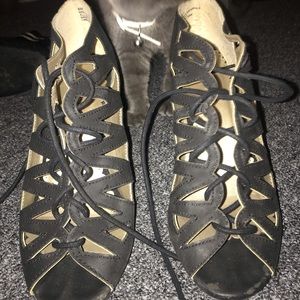 Sexy Black Laced Wedges